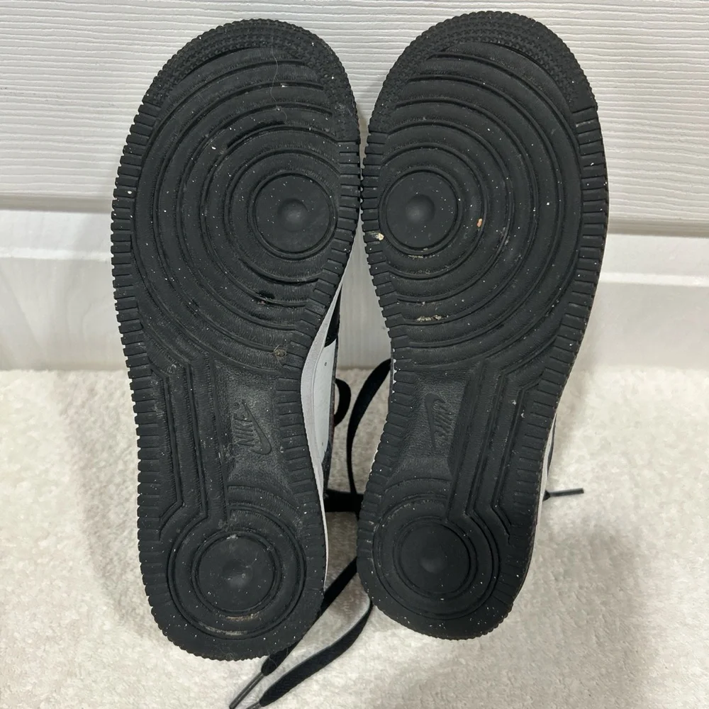 Nike Kids Black White and Maroon Low-Top Sneakers